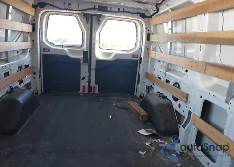 2018 Ford Transit-250 z USA, uszkodzony, nr VIN 1FTYR1YMXJKB17015